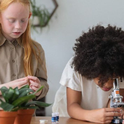 kids learning STEM