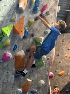 Fin rock climbing